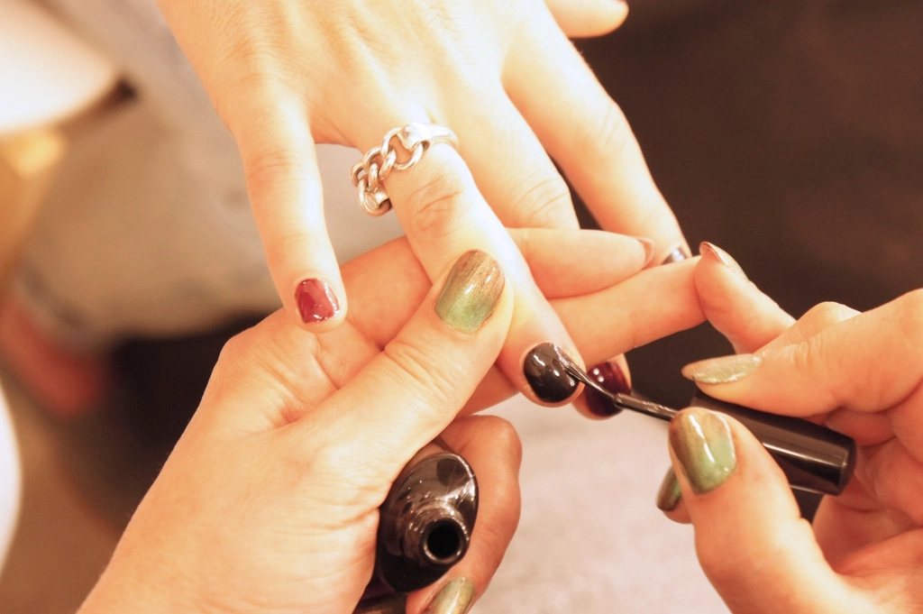 Manicura con esmalte